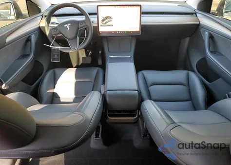 2024 Tesla Model Y z USA, uszkodzony, nr VIN 7SAYGDEE5RA312436